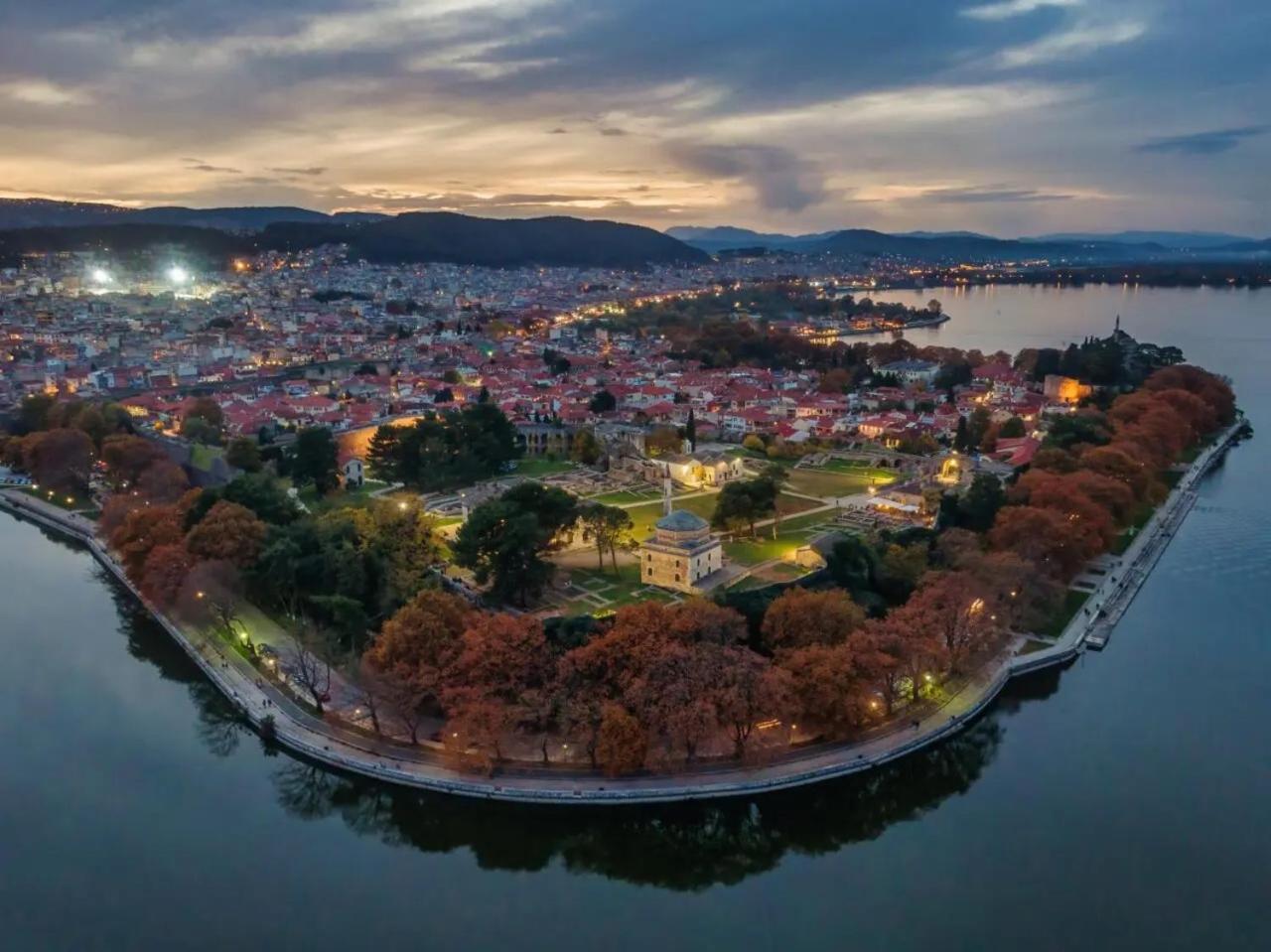 Cozyio- Ioannina City Center, Luxury Accommodation Bagian luar foto